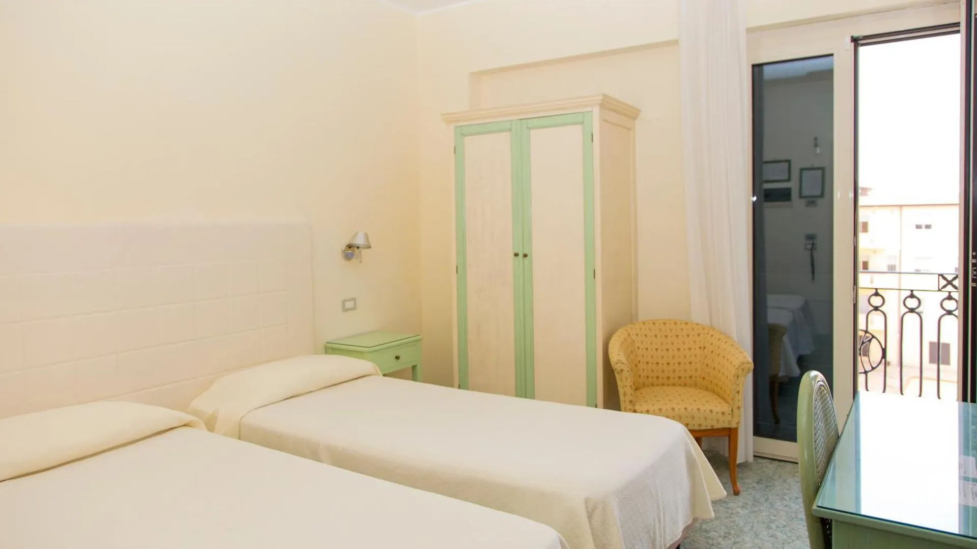 Hotel Il Mulino Capo d'Orlando 4*,
